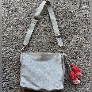 Erin Condren leather suede bag w/ adjustable strap.Gorgeous silver/beige neutral